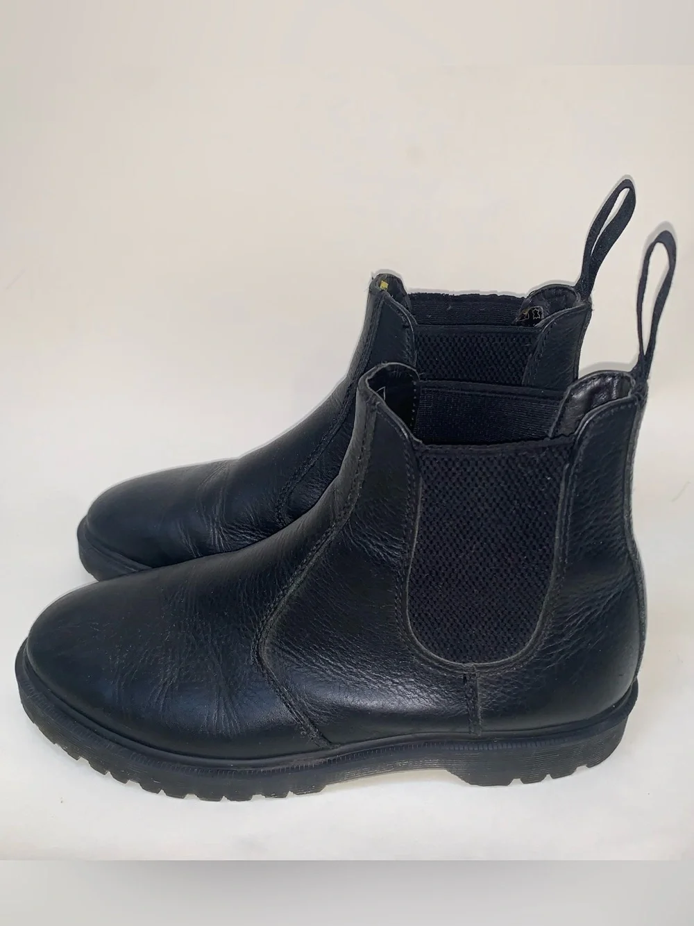 Doc Martens 2976 Chelsea Boots Black Leather Pull On Mens 9 Womens 10 US Emo